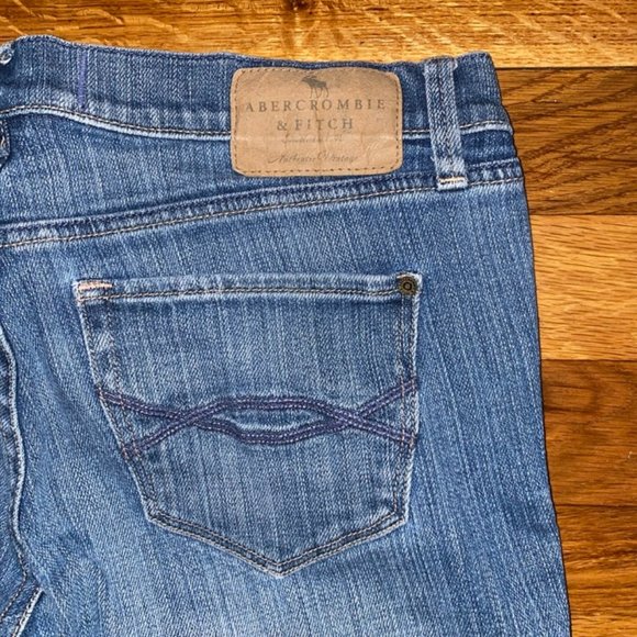 LAST CHANCE - Abercrombie & Fitch Jean Shorts size 2 - Picture 3 of 7